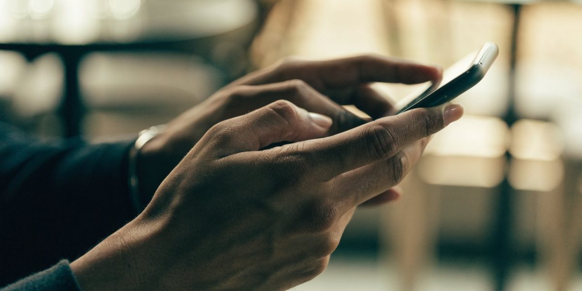 Mensagem anônima pelo celular: o que funciona e onde mora o golpe